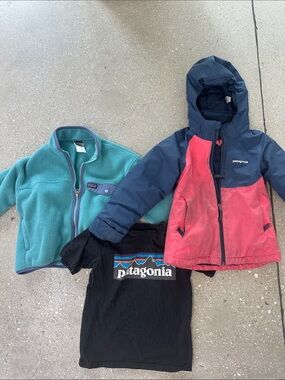 Patagonia XS Bundle Pink Navy Kids Jacket with Teal Fleece & Black Logo Tee